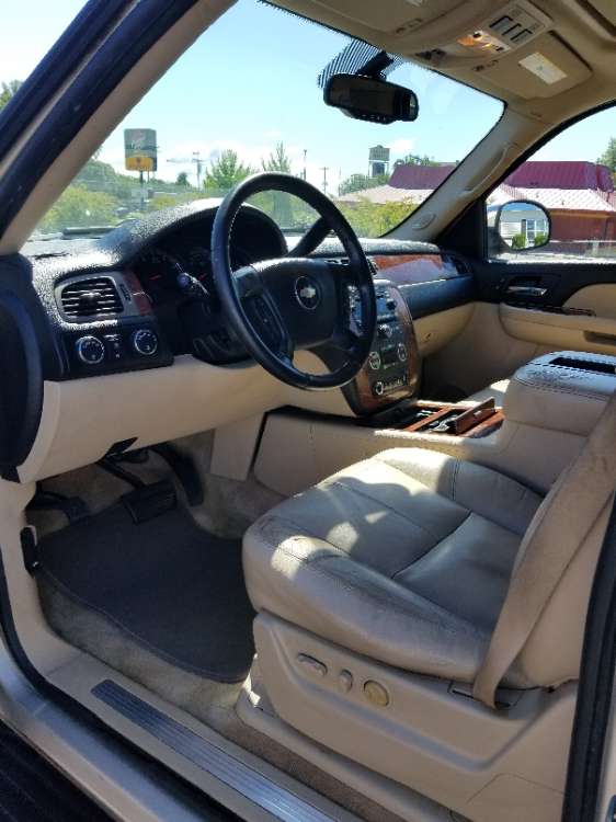 Chevrolet Tahoe 2008 Gold