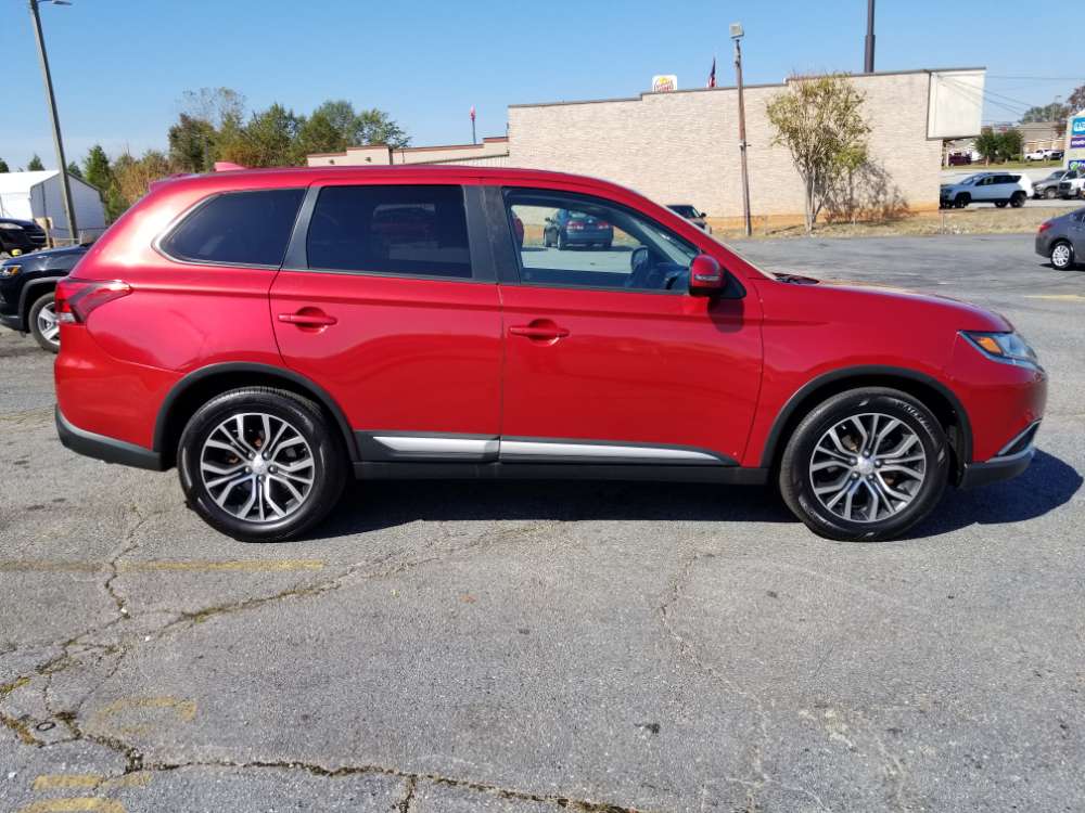 Mitsubishi Outlander 2017 Red