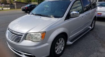 Chrysler Town & Country 2011 Silver