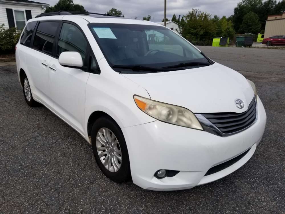 Toyota Sienna 2011 White