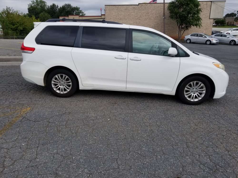 Toyota Sienna 2011 White
