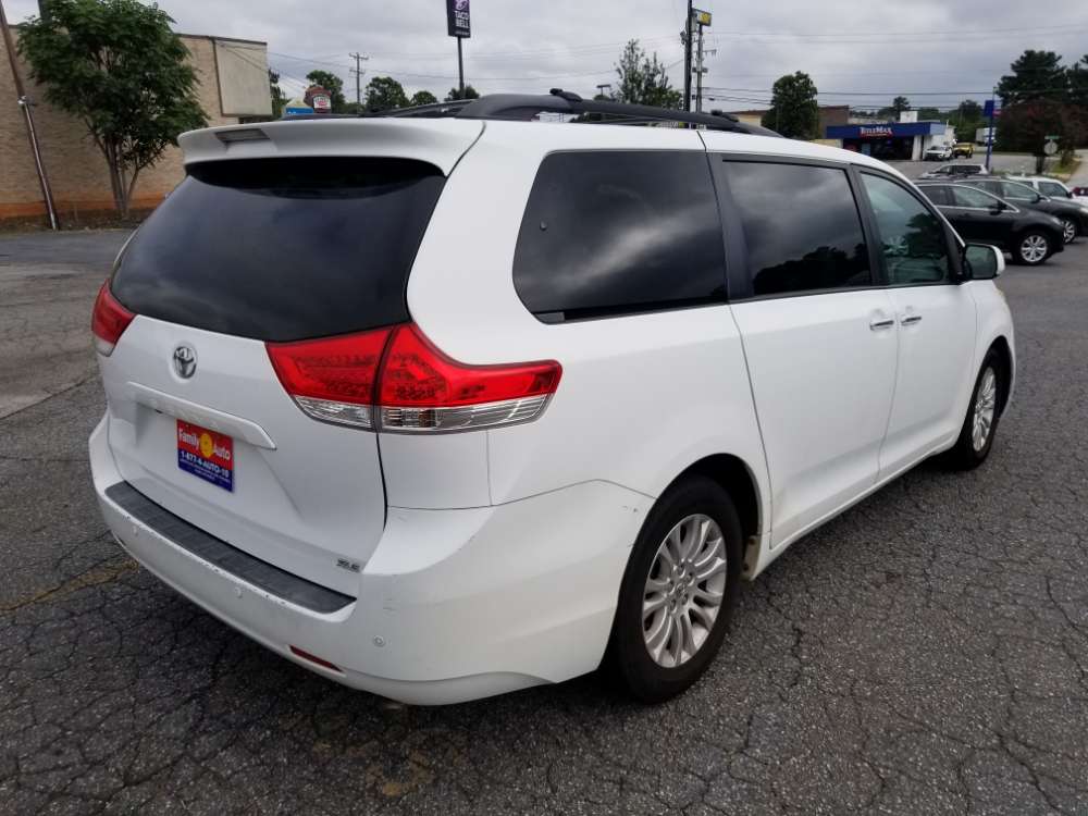 Toyota Sienna 2011 White