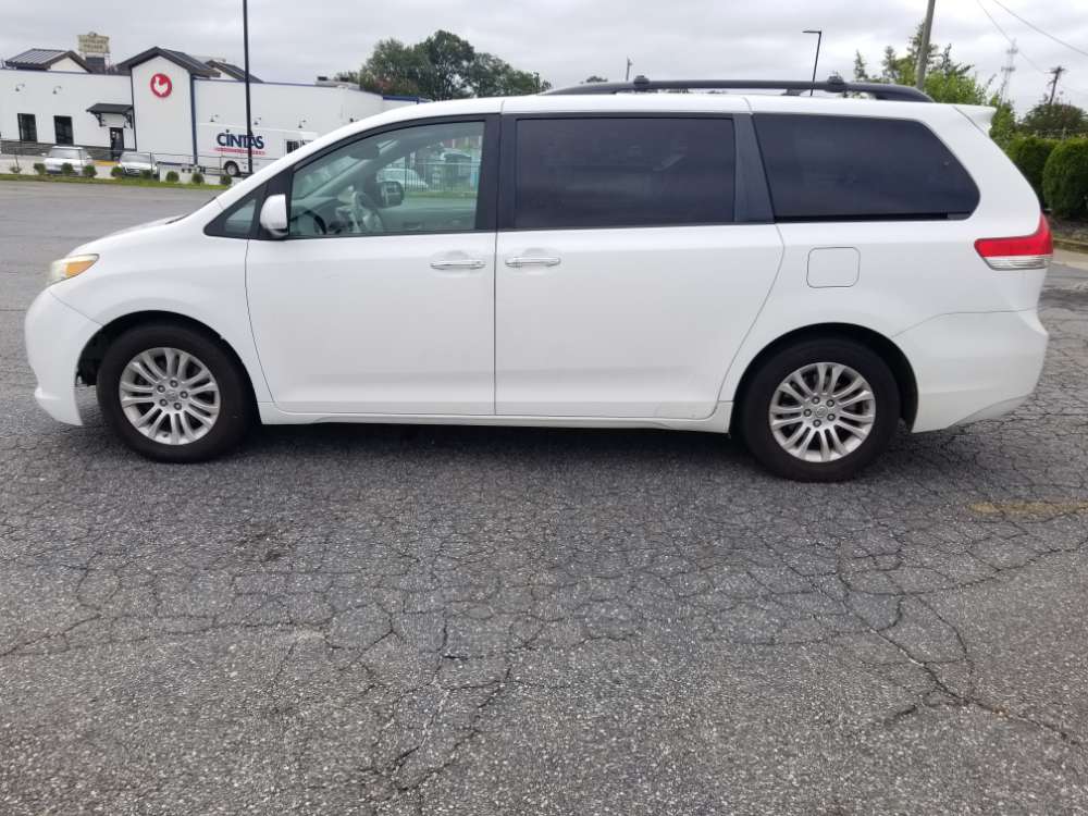 Toyota Sienna 2011 White