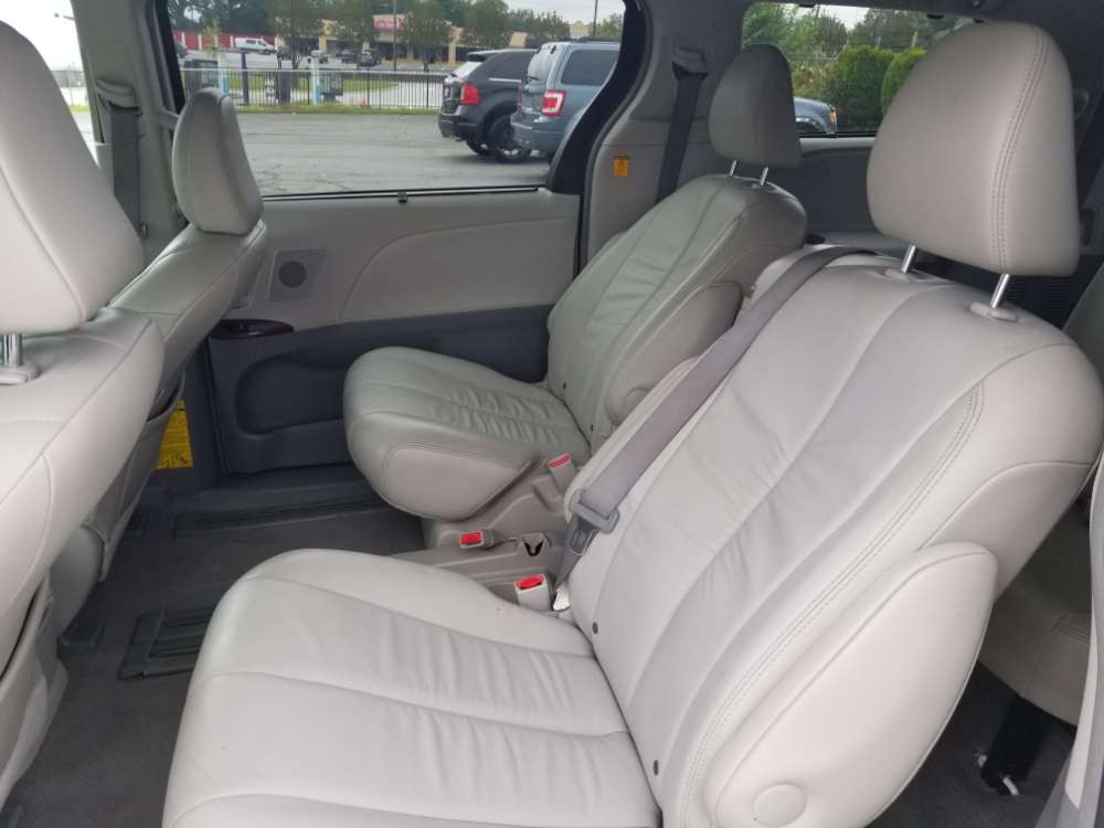 Toyota Sienna 2011 White