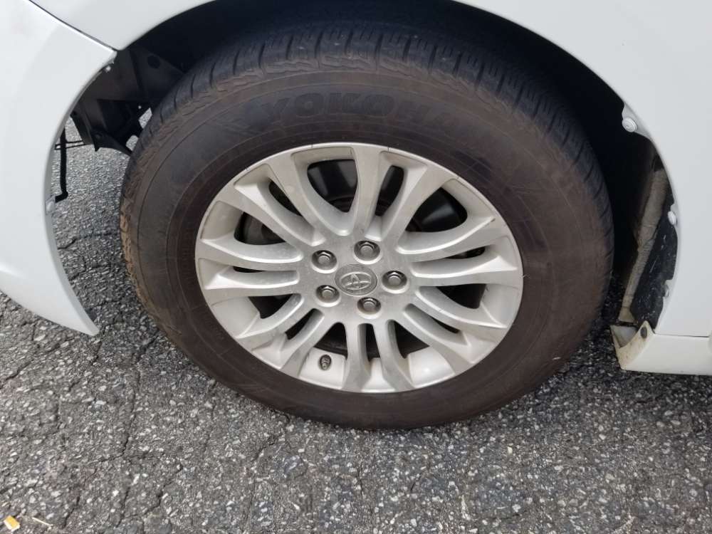 Toyota Sienna 2011 White