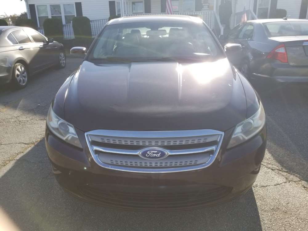 Ford Taurus 2012 Maroon