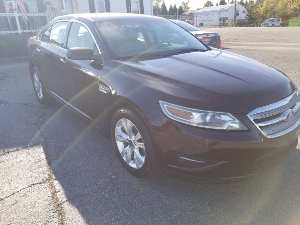 Ford Taurus 2012 Maroon