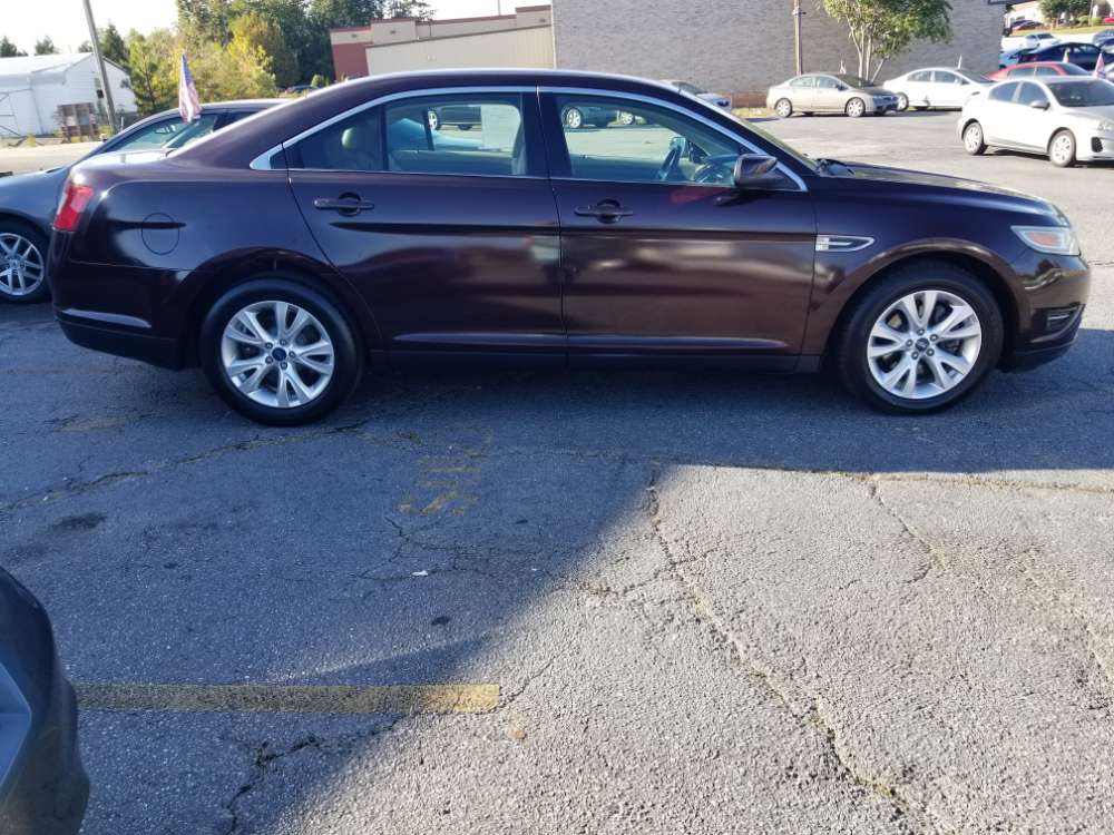 Ford Taurus 2012 Maroon
