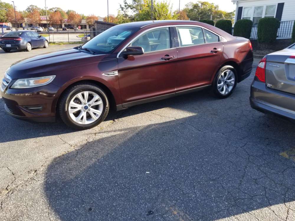 Ford Taurus 2012 Maroon