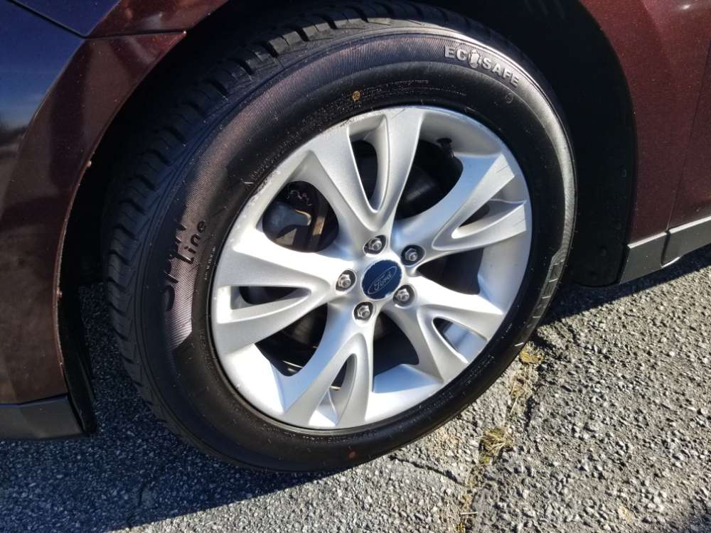 Ford Taurus 2012 Maroon